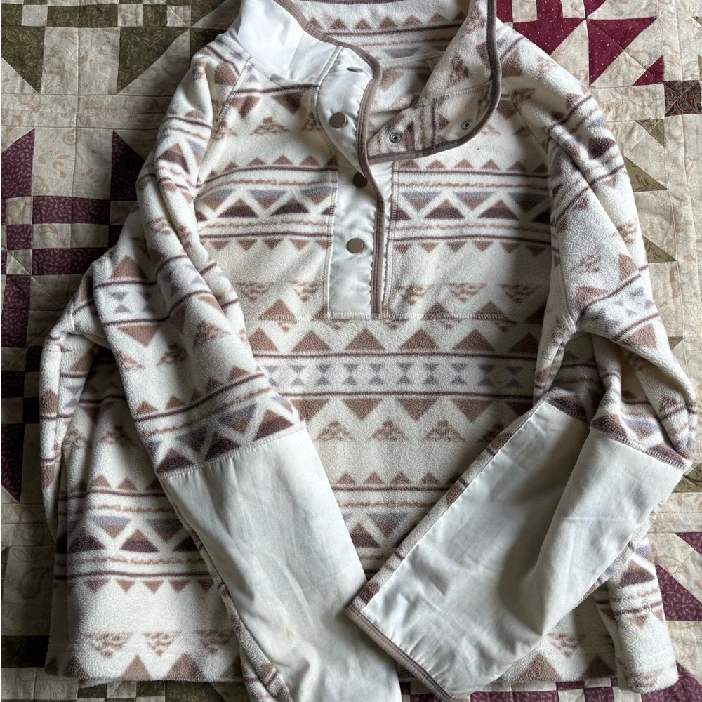 Geometric Patterned Pullover - Picture 2 of 3